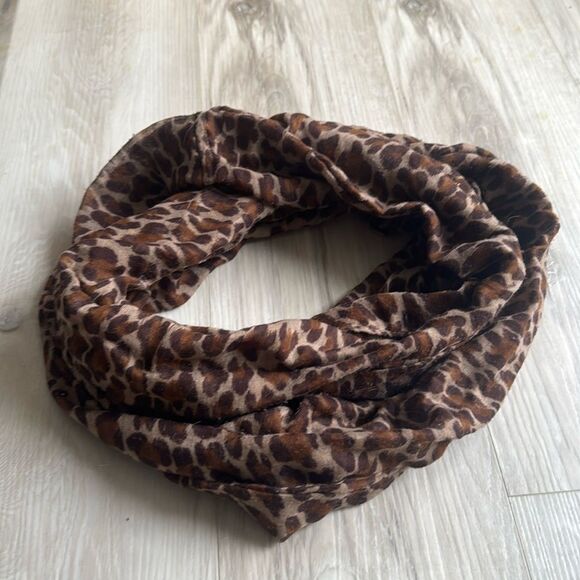 Leopard Print infinity scarf - Picture 1 of 3